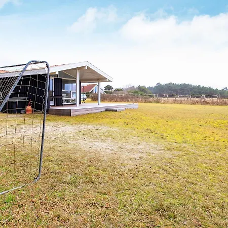 Three-bedroom Holiday In 7 Holiday home