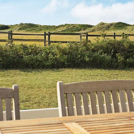 Three-bedroom Holiday In 7 Holiday home