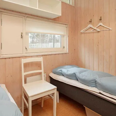 Three-bedroom Holiday In 7 Holiday home *