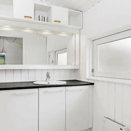 Three-bedroom Holiday In 7 *