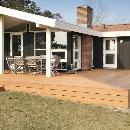 Holiday home Three-bedroom Holiday In 7